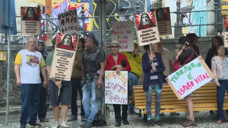 Moradores de Santa Teresa protestam contra blocos não oficiais e exigem fiscalização da prefeitura