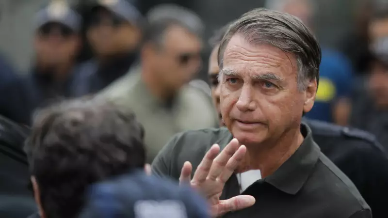 Moraes autoriza visita de Tarcísio a Bolsonaro na Papuda e agenda encontros de familiares