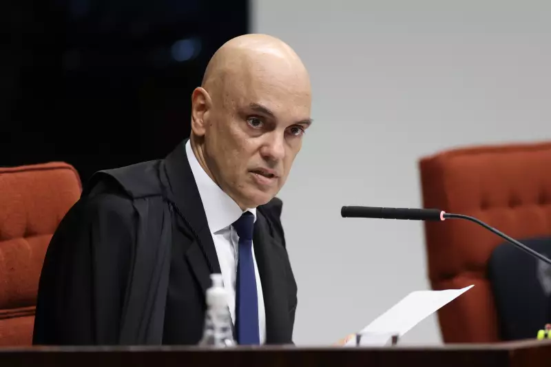 Moraes nega pedido de hospital para Bolsonaro após queda na PF