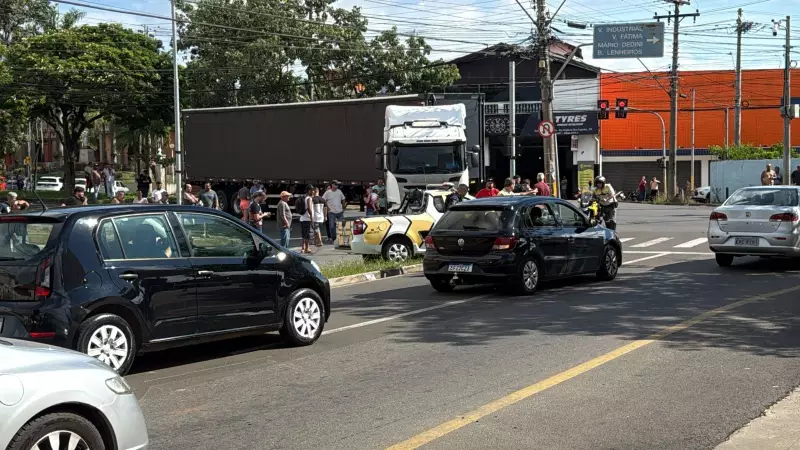 Motociclista de 30 anos morre em colisão com carreta em Piracicaba
