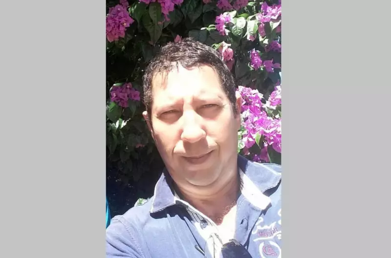 Motorista de 57 anos morre após carreta cair em ribanceira na RJ-186