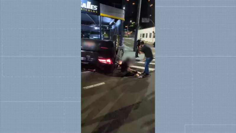 Motorista perde controle e capota carro na Av. Armando Salles, Piracicaba