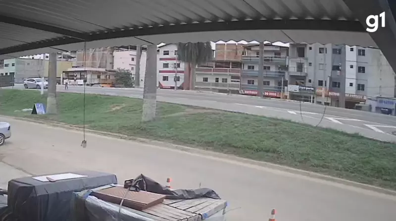 Motorista sem habilitação atropela jovem na BR-116 em MG; vítima sofre fraturas graves