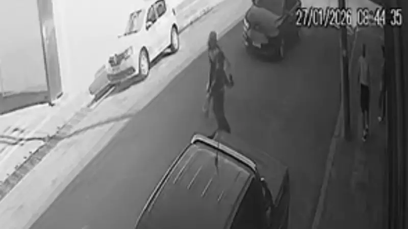 Mulher é gravemente ferida em atropelamento seguido de colisão no Centro de Pelotas