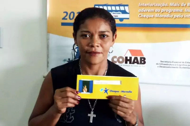 Mulher é presa em Belém suspeita de aplicar golpes com promessas de Cheque Moradia