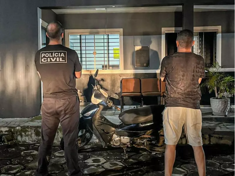 Mulher é presa por agredir namorada e subtrair pertences em Manoel Urbano, Acre