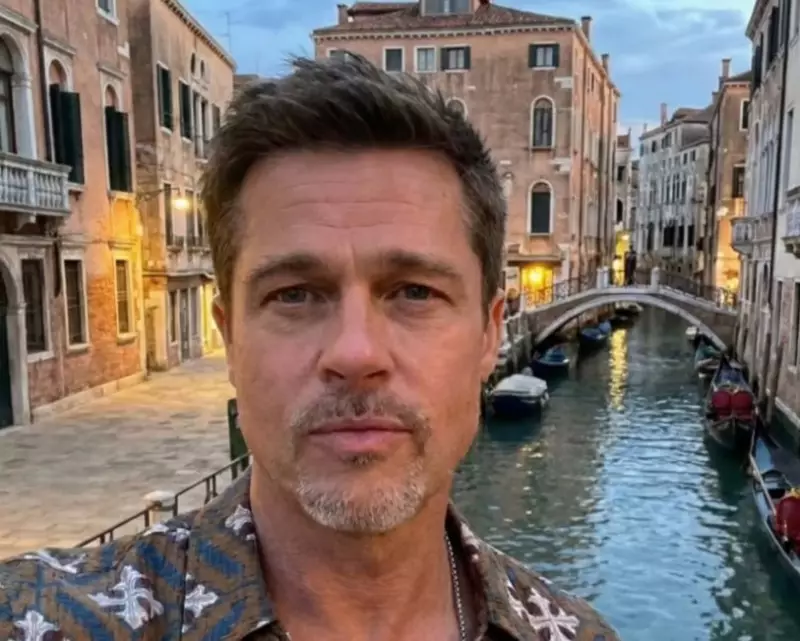 Mulher espera Brad Pitt no aeroporto após suposto noivado por videochamada
