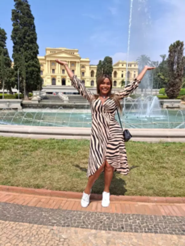 Mulher trans celebra primeiro emprego formal aos 35 anos em meio a desafios históricos