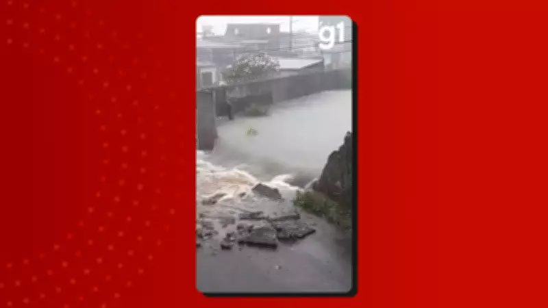 Muro da Base Aérea de Manaus desaba durante forte chuva e causa alagamentos