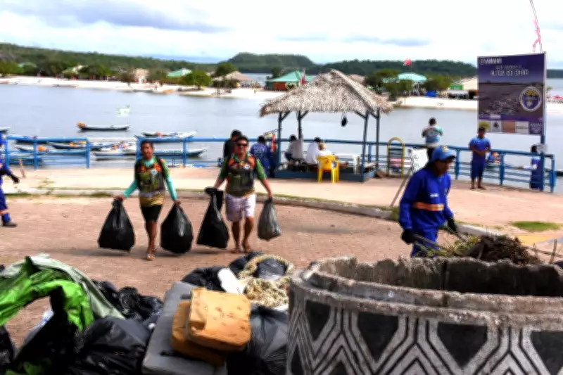 Mutirão retira 6 toneladas de lixo em Alter do Chão, no Pará