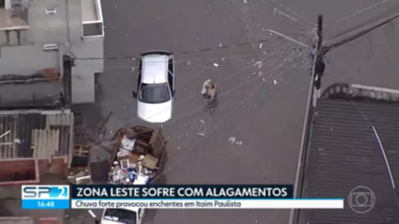 Obra em córrego piora alagamentos no Itaim Paulista após chuva forte em SP
