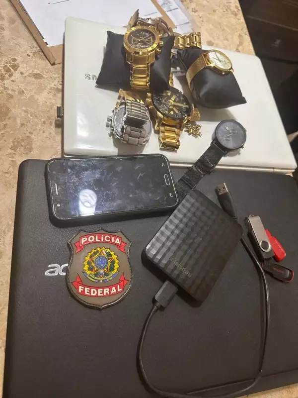 Operação Fim de Carreira: 12 presos e 2 toneladas de cocaína em 'mocós'