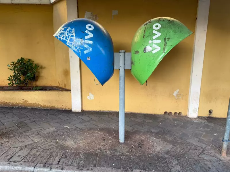 Orelhões desaparecem das ruas do Brasil após fim das concessões de telefonia fixa