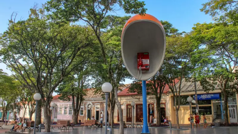 Orelhão Gigante de Itu: História e Simbolismo do Monumento de 7 Metros