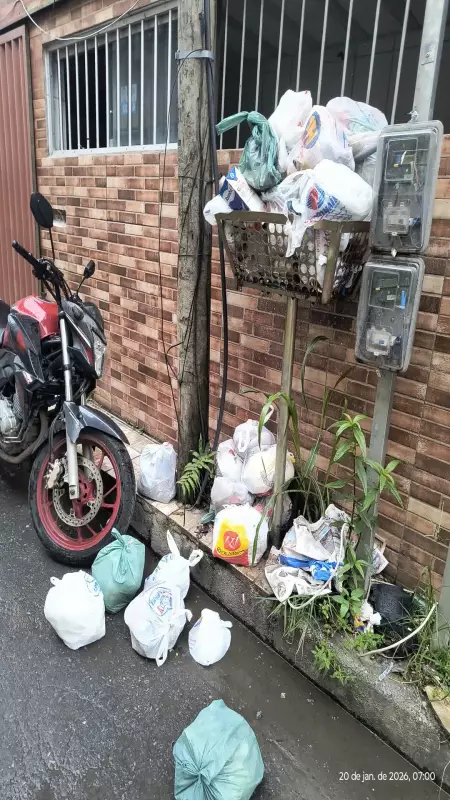 Paralisação de garis em BH entra no segundo dia e afeta coleta de lixo em três regionais