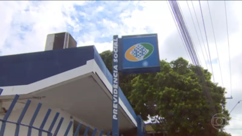 Paralisação do INSS deixa aposentados sem atendimento e gera filas e revolta pelo Brasil