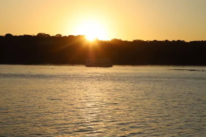 Passeio de barco histórico retorna ao complexo Madeira-Mamoré em Porto Velho após 10 anos