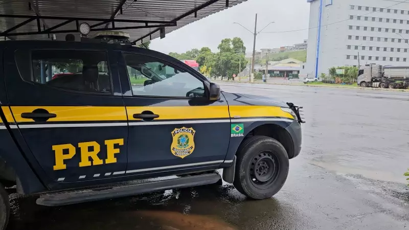 Perseguição policial termina com prisão e apreensão de cocaína na Via Dutra