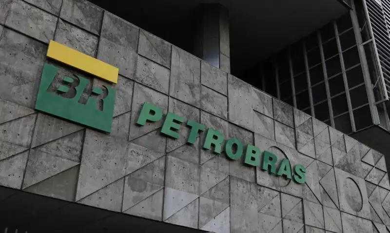 Petrobras cai 1% apesar de alta do petróleo; mercado reage a Venezuela