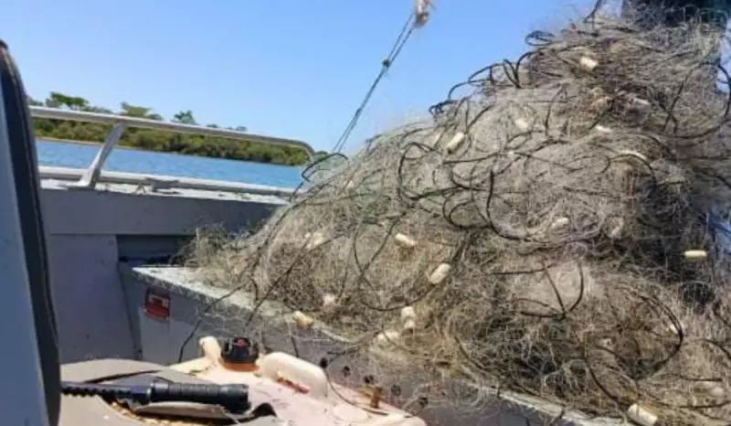 Polícia Ambiental apreende 4 km de redes de pesca ilegais no Rio Paraná em SP