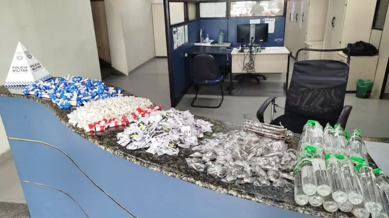 Polícia apreende mais de mil pinos de cocaína e outras drogas em Angra dos Reis