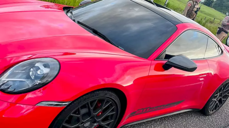 Porsche de R$ 1,5 milhão é retirado com procuração falsa em pátio de Balneário Camboriú