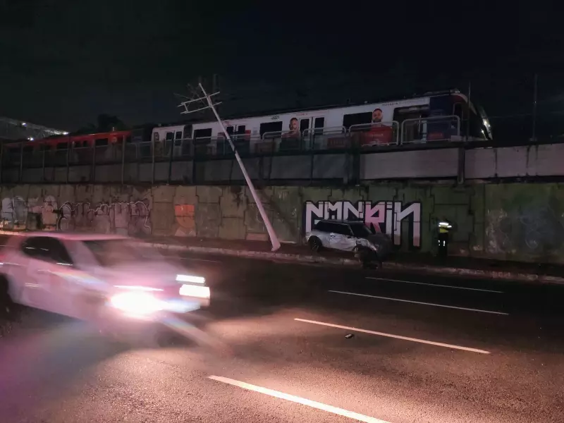 Poste cai sobre via do metrô em Salvador após acidente; operação normalizada