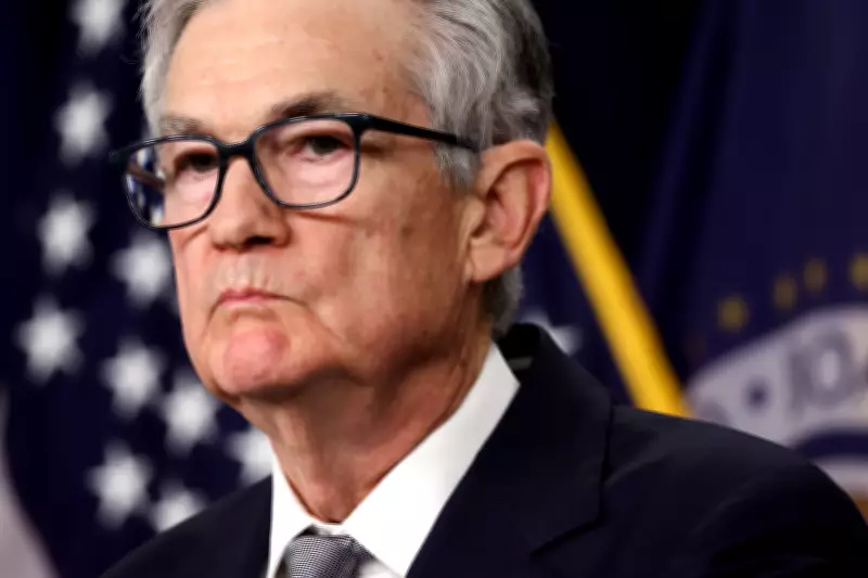 Powell evita embates políticos em coletiva tensa do Fed e mantém foco nos dados econômicos