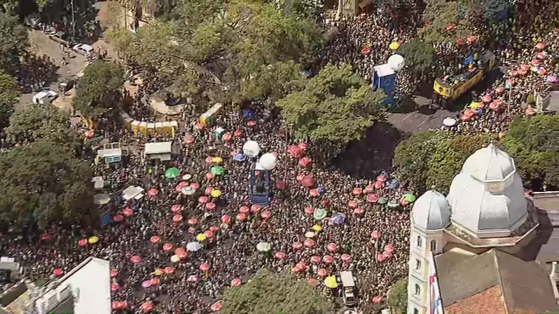 Prefeitura de BH inicia entrega de credenciais para ambulantes do Carnaval 2026