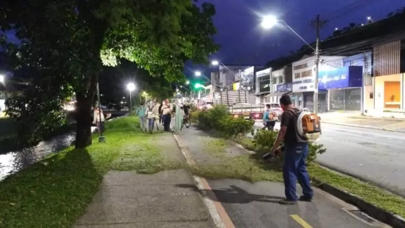Prefeitura de Poços de Caldas inicia corte noturno de vegetação para agilizar serviços