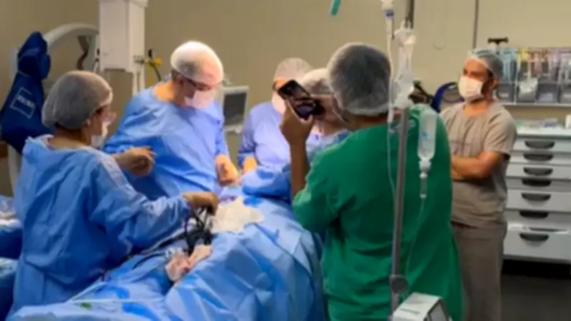 Presidente Lula realiza cirurgia de catarata em Brasília; médico destaque segurança do procedimento