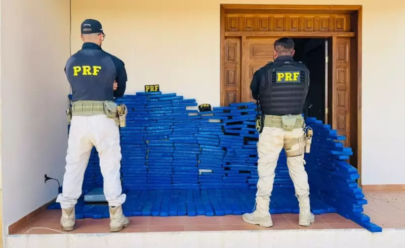 PRF apreende mais de 300 kg de maconha em carro após perseguição na BR-251 em Salinas