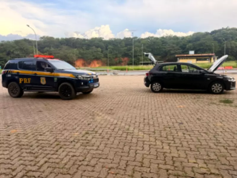 PRF recupera carro furtado em São Paulo na BR-251 em Montes Claros