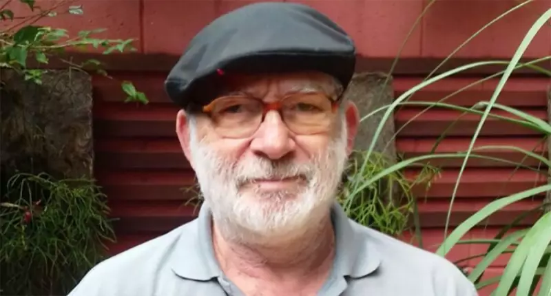 Professor de Limeira retorna ao Brasil após AVCs no México; família critica falta de apoio