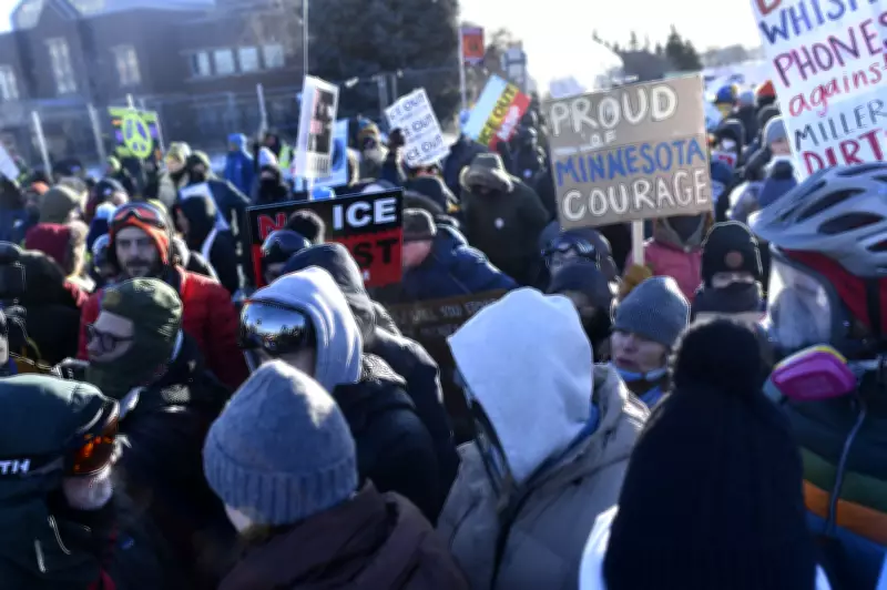 Protestos contra ICE se espalham nos EUA com greve nacional e 'apagão'