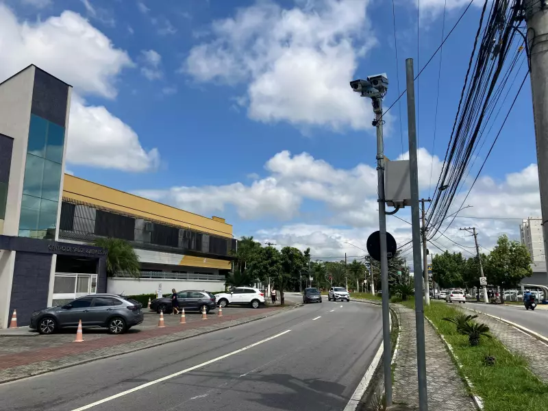 Radar da Avenida Itália em Taubaté é campeão de multas em 2025 com aumento de 54,3%