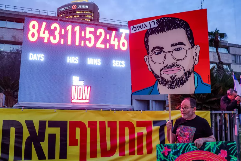 Relógio da Praça dos Reféns em Tel Aviv é Desligado Após 844 Dias