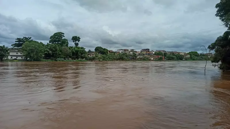 Rio Doce atinge cota de alerta em Governador Valadares neste sábado