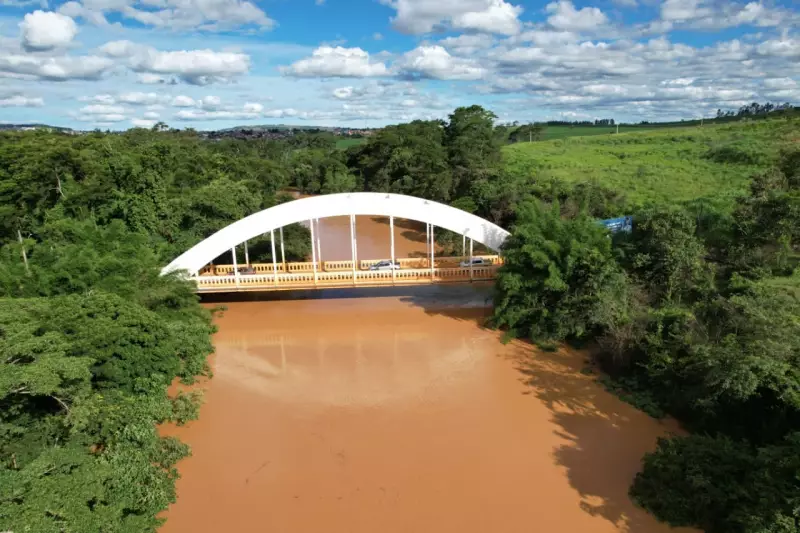Rio Paranaíba sobe mais de 5 metros e coloca Patos de Minas em alerta máximo