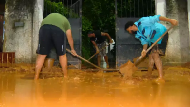Rompimento de adutora causa alagamento e prejuízos em Xerém, Duque de Caxias