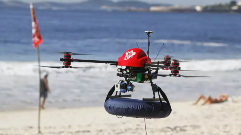 Réveillon no Rio: Bombeiros fazem 1.167 resgates no mar; adolescente desaparece