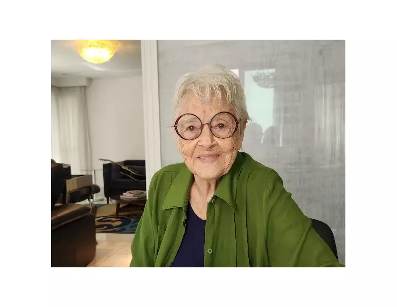 Saúde de Adélia Prado: poetisa de 90 anos internada em CTI após acidente doméstico