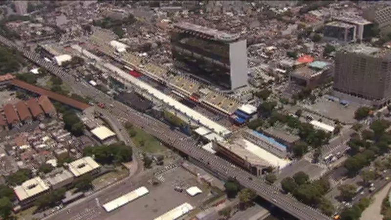 Sambódromo do Rio recebe últimos retoques antes dos ensaios técnicos do Grupo Especial