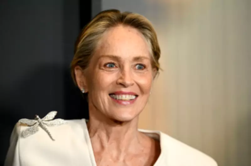 Sharon Stone revela que recebe ajuda de espíritos para criar suas obras de arte