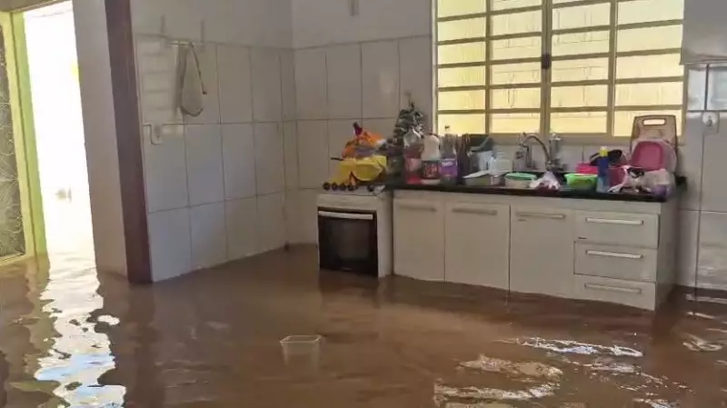 São Luiz do Paraitinga: Oito famílias desalojadas após transbordamento do Rio Paraitinga