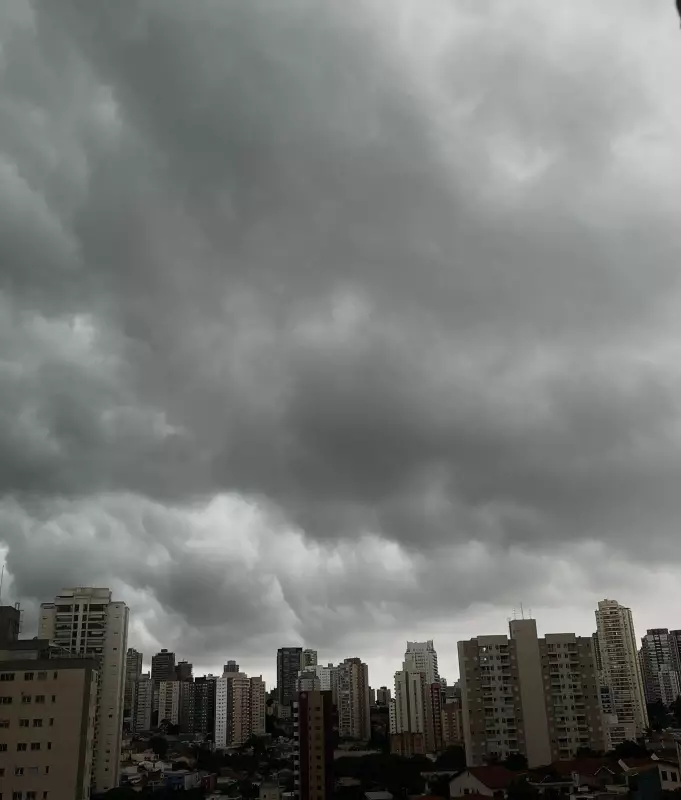 São Paulo em alerta total para alagamentos após chuva intensa nesta terça-feira