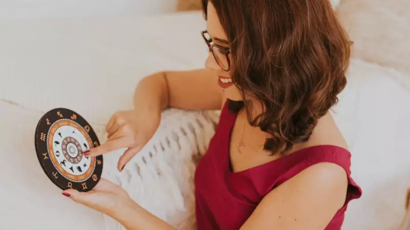 Superstições de Ano Novo: Procura por tarô e astrologia cresce até 80% em Bauru