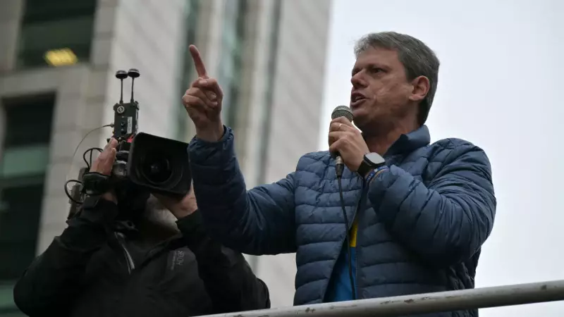 Tarcísio nega pressões de Bolsonaro e promete apoio intenso a Flávio