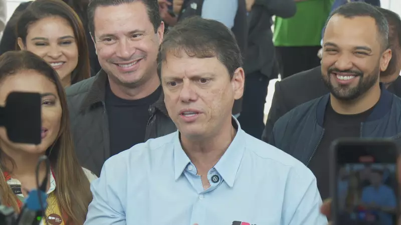 Tarcísio reafirma apoio a Flávio Bolsonaro e nega candidatura presidencial