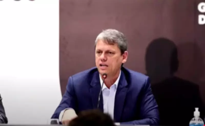 Tarcísio se reúne com ministro de Lula antes de visitar Bolsonaro na Papuda
